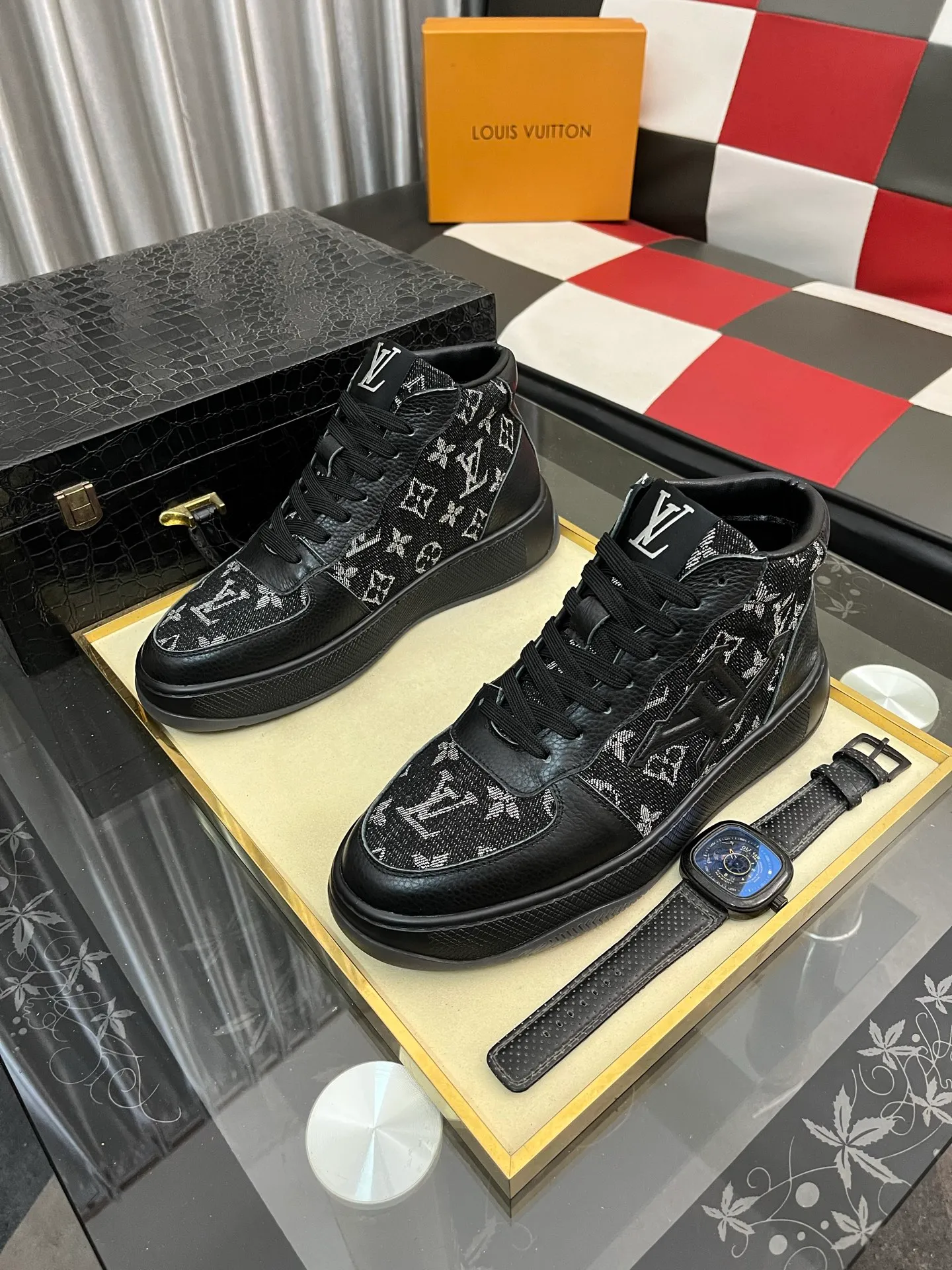 Ex-factory price: 438⌚️⌚️[LOUIS VUITTON] Same style as Louis Vuitton* official website 🚹Men's high-top casual shoes❤️Same style as popular celebrities and big names ~ Best-selling at home and abroad Lv focuses on the checkerboard series...Imported first-layer cowhide with special fabric ➕Full cotton, code number: 38-443️⃣Colors available